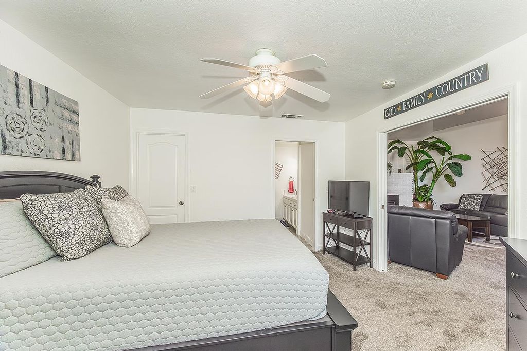 Image 22 of property listing at 315 E Nees #153, Fresno, CA 93720