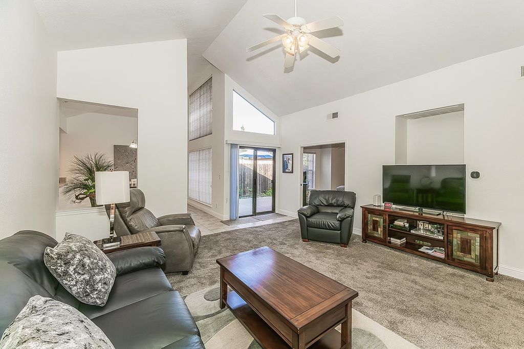 Image 7 of property listing at 315 E Nees #153, Fresno, CA 93720