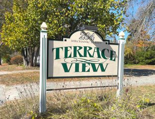 204 Mechanic St Apt 12, Lebanon, NH 03766