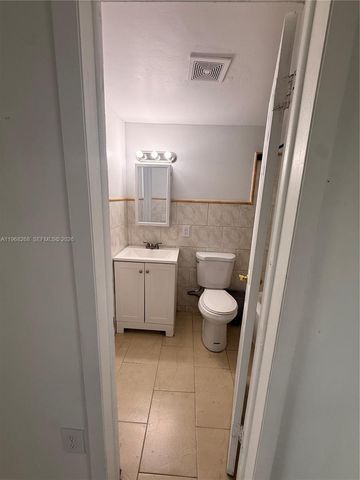 1154 W 35th St 124, Hialeah, FL 33012