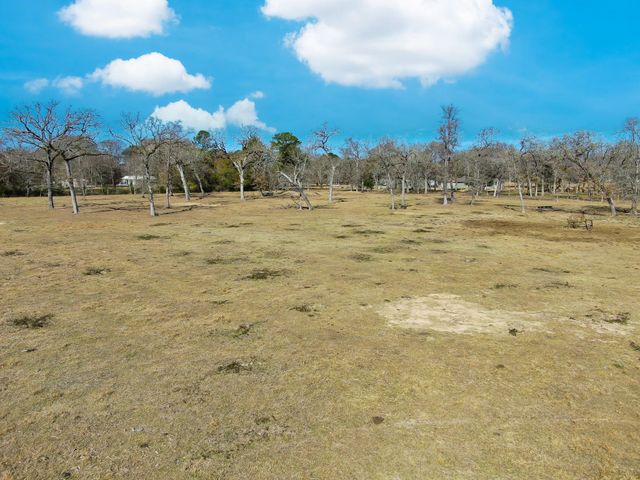 26071 Forest Hills Ln, Waller, TX 77484