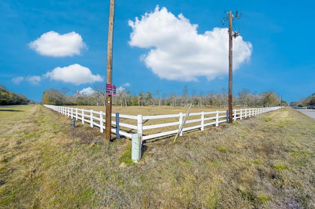 26071 Forest Hills Ln, Waller, TX 77484