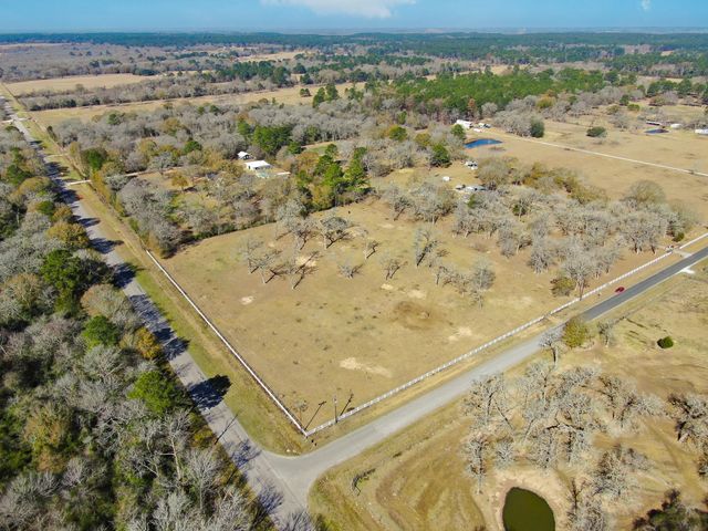 26071 Forest Hills Ln, Waller, TX 77484