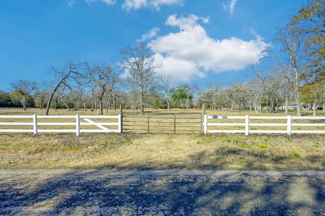 26071 Forest Hills Ln, Waller, TX 77484