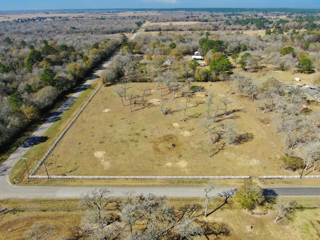 26071 Forest Hills Ln, Waller, TX 77484