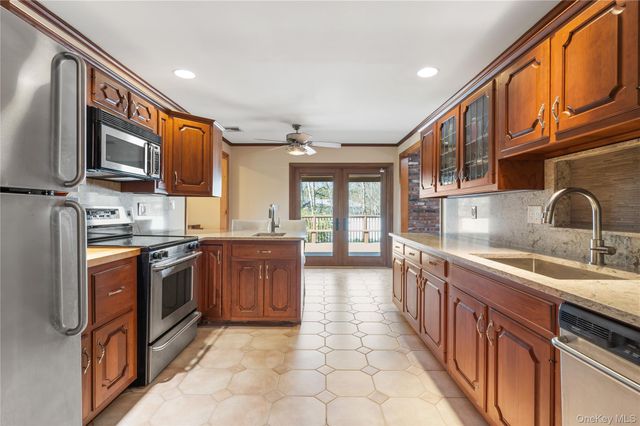 6 Edcris Lane, Huntington, NY 11743