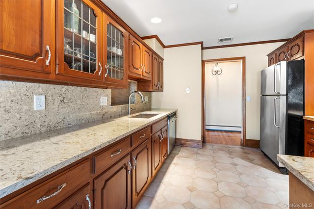 6 Edcris Lane, Huntington, NY 11743