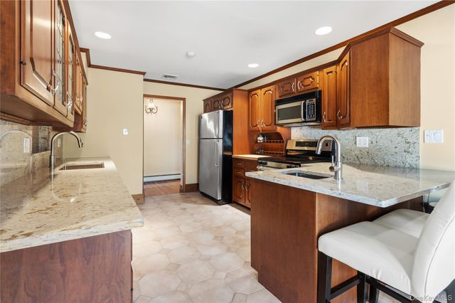 6 Edcris Lane, Huntington, NY 11743