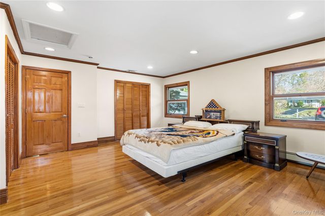 6 Edcris Lane, Huntington, NY 11743