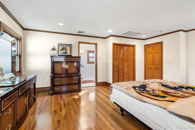 6 Edcris Lane, Huntington, NY 11743