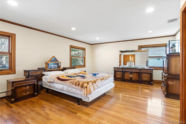 6 Edcris Lane, Huntington, NY 11743