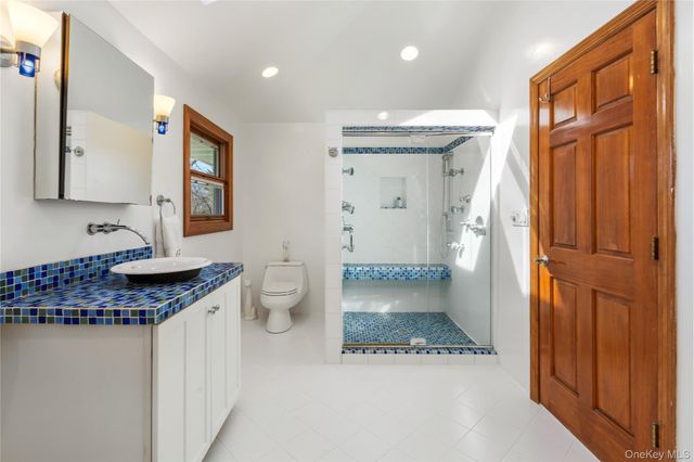 6 Edcris Lane, Huntington, NY 11743