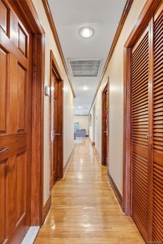 6 Edcris Lane, Huntington, NY 11743