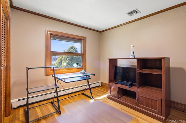 6 Edcris Lane, Huntington, NY 11743