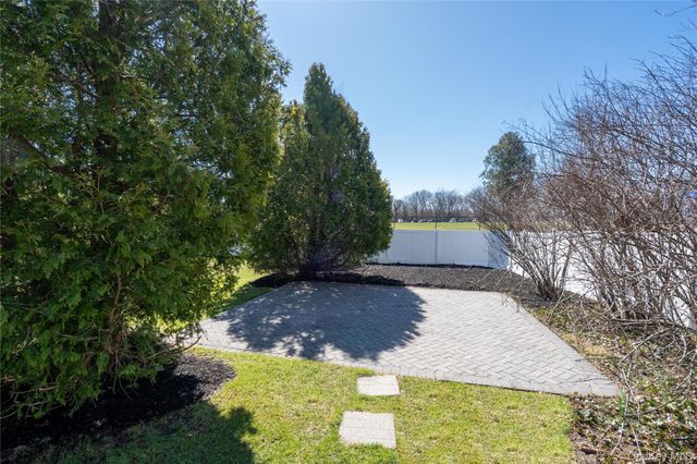 6 Edcris Lane, Huntington, NY 11743