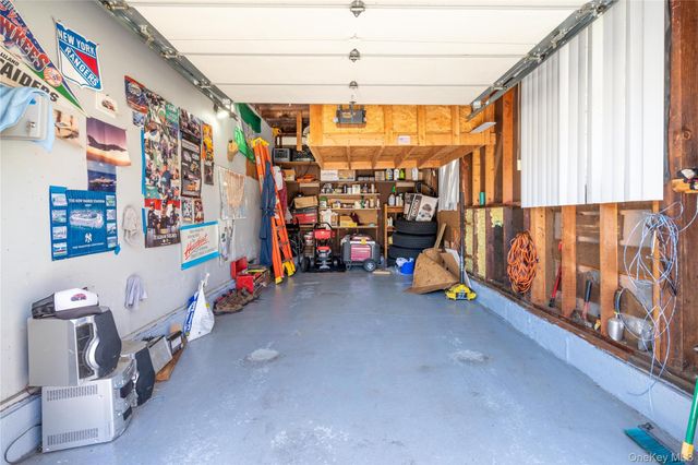 6 Edcris Lane, Huntington, NY 11743