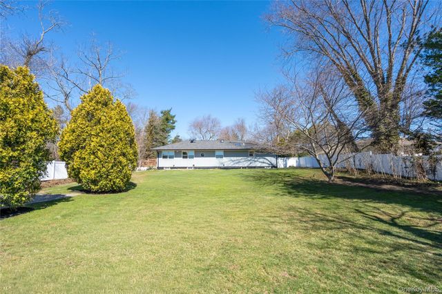 6 Edcris Lane, Huntington, NY 11743