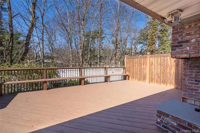 6 Edcris Lane, Huntington, NY 11743