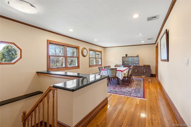 6 Edcris Lane, Huntington, NY 11743