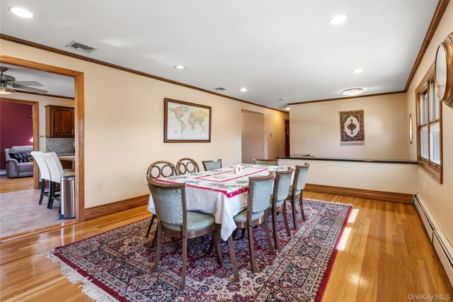 6 Edcris Lane, Huntington, NY 11743