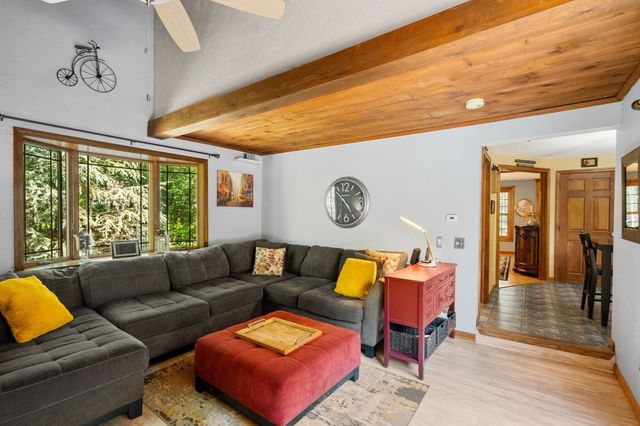 14 Woodview Dr, Lakeville, MA 02347