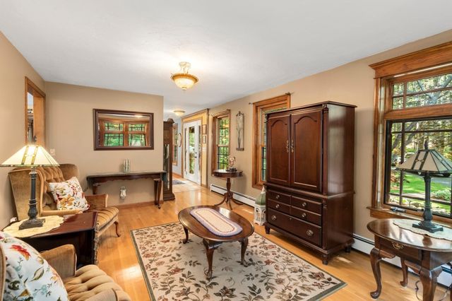 14 Woodview Dr, Lakeville, MA 02347