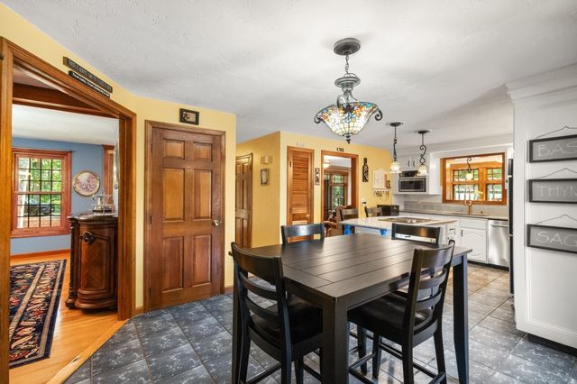 14 Woodview Dr, Lakeville, MA 02347