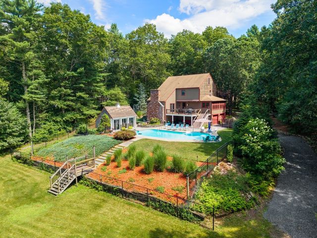 14 Woodview Dr, Lakeville, MA 02347