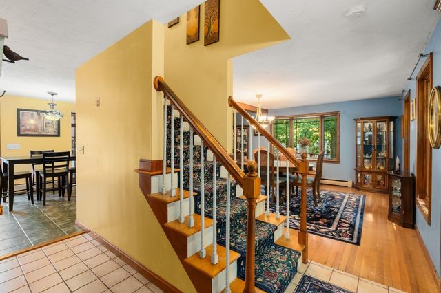 14 Woodview Dr, Lakeville, MA 02347