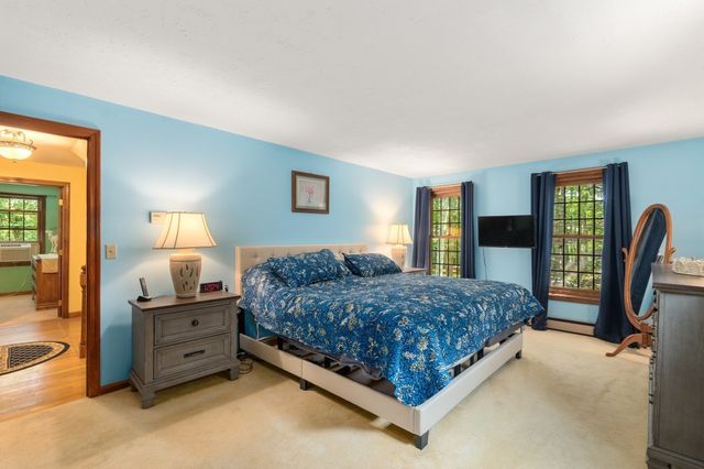 14 Woodview Dr, Lakeville, MA 02347