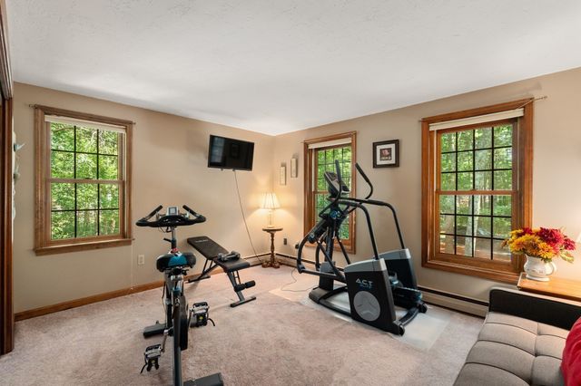 14 Woodview Dr, Lakeville, MA 02347