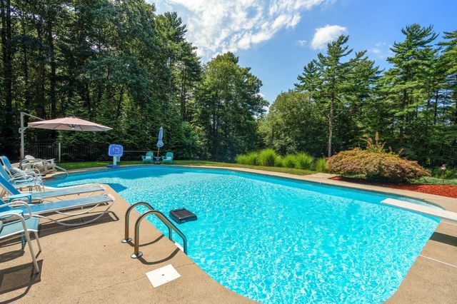 14 Woodview Dr, Lakeville, MA 02347