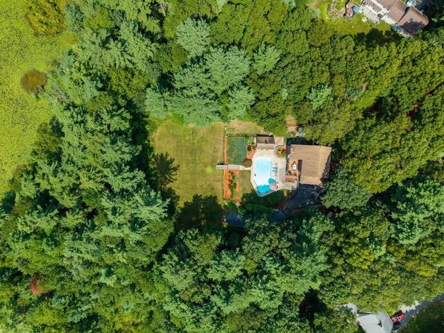14 Woodview Dr, Lakeville, MA 02347
