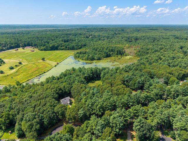 14 Woodview Dr, Lakeville, MA 02347