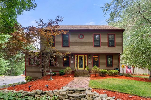14 Woodview Dr, Lakeville, MA 02347