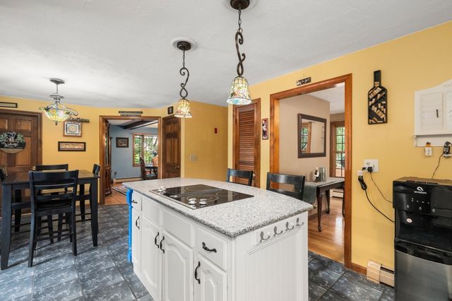 14 Woodview Dr, Lakeville, MA 02347