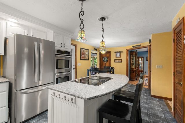 14 Woodview Dr, Lakeville, MA 02347