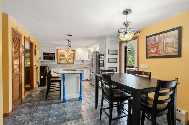 14 Woodview Dr, Lakeville, MA 02347