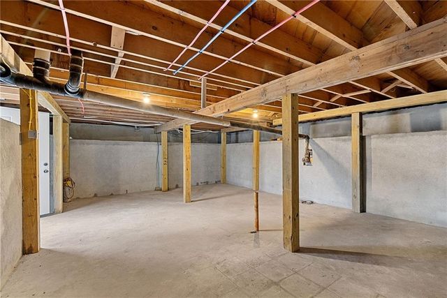 701 West Street, Harrisonville, MO 64701