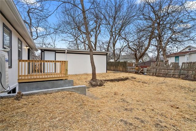 701 West Street, Harrisonville, MO 64701