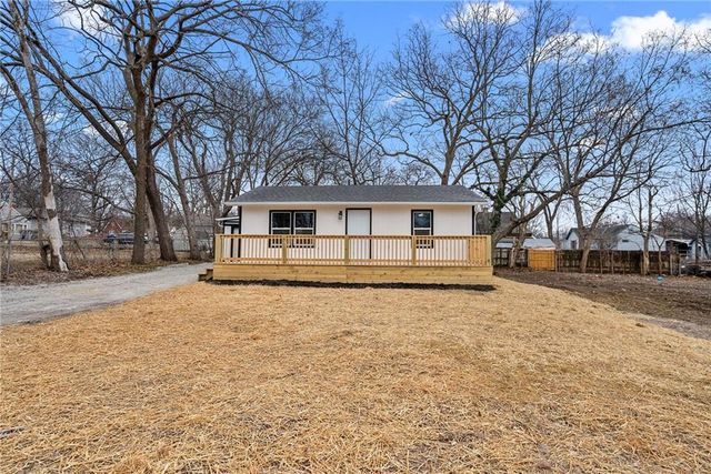 701 West Street, Harrisonville, MO 64701