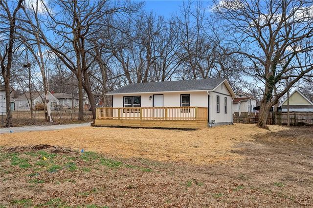 701 West Street, Harrisonville, MO 64701