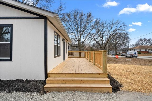 701 West Street, Harrisonville, MO 64701