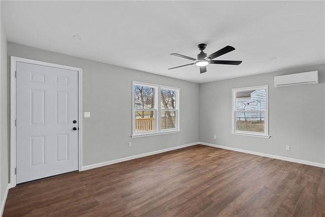 701 West Street, Harrisonville, MO 64701