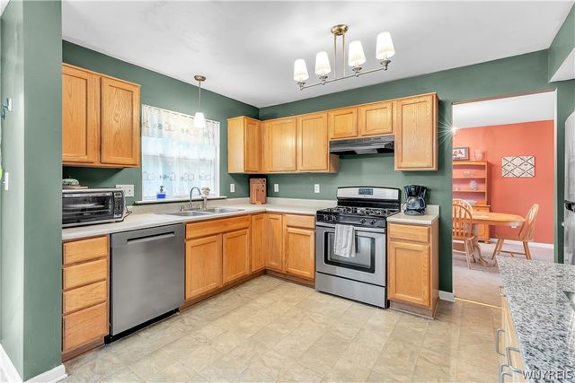 87 Azure Pine Court, Amherst, NY 14228
