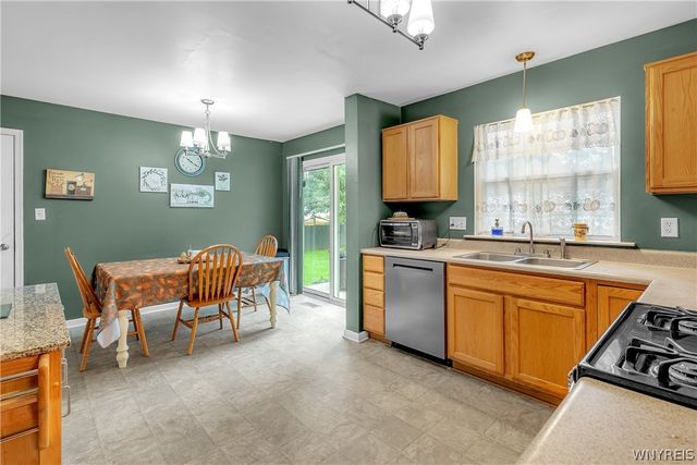 87 Azure Pine Court, Amherst, NY 14228
