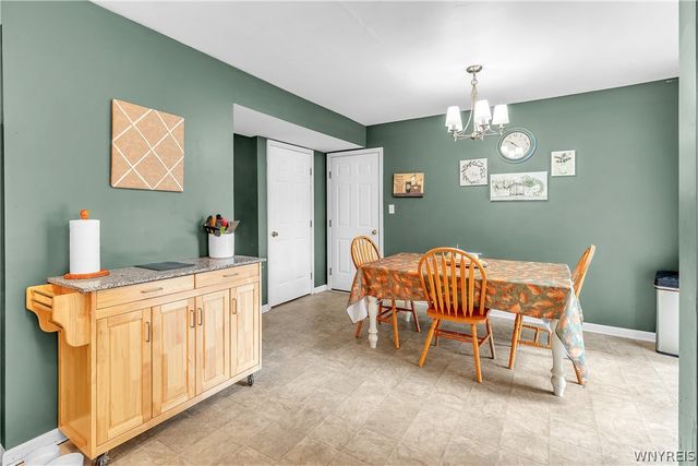 87 Azure Pine Court, Amherst, NY 14228
