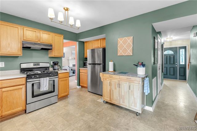 87 Azure Pine Court, Amherst, NY 14228