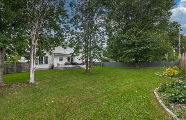 87 Azure Pine Court, Amherst, NY 14228