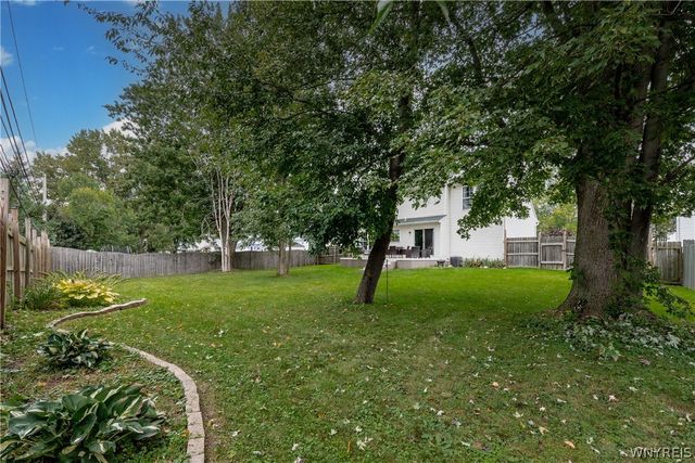 87 Azure Pine Court, Amherst, NY 14228
